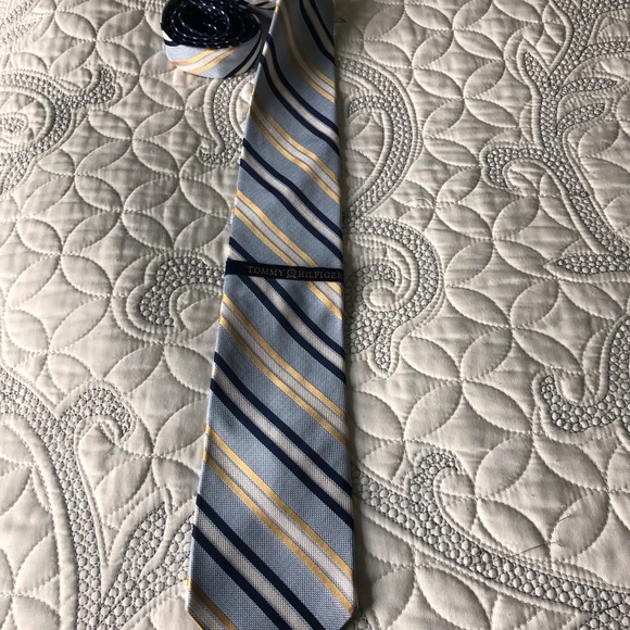 Tommy Hilfiger tie - new with tags - Picture 3 of 3